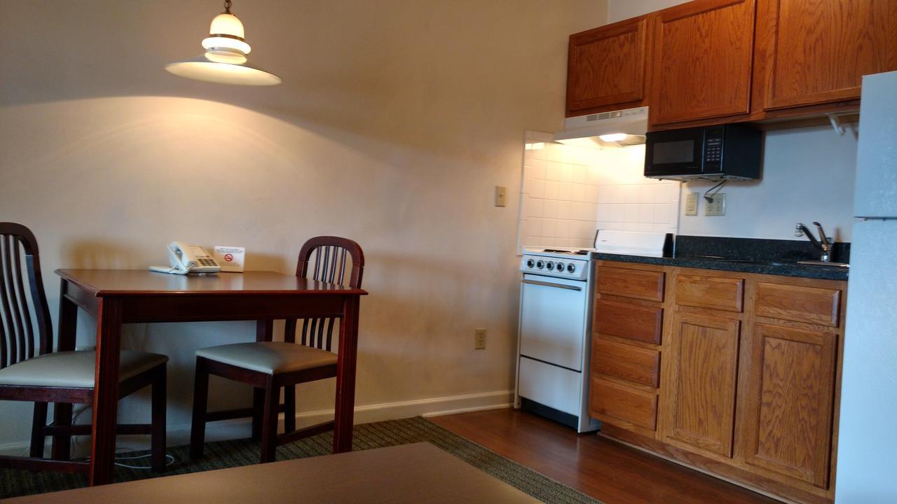 Affordable Suites Шарлотсвилл Экстерьер фото