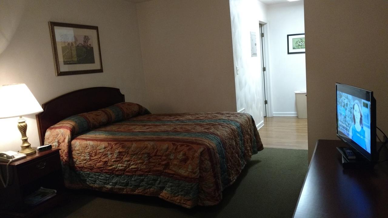 Affordable Suites Шарлотсвилл Экстерьер фото